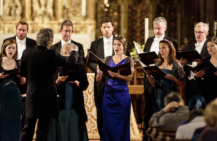 The Sixteen performing
